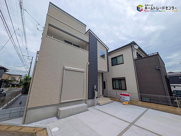 嬉しい仕様設備♪
浴室乾燥機、水廻り集中設計、全洋室、サービスルーム、リビング収納、全居室ペアガラス、バルコニー2ヶ所、カースペース1台分等♪