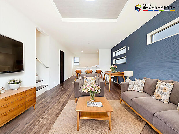 【リビング】インテリアプランが考えやすいワイドなリビング♪広々としたLDKに、自分好みのインテリアでレイアウト。季節ごとに模様替えなども、楽しみの一つとなりそうです
※こちらの写真は、家具をCGで合成したものです