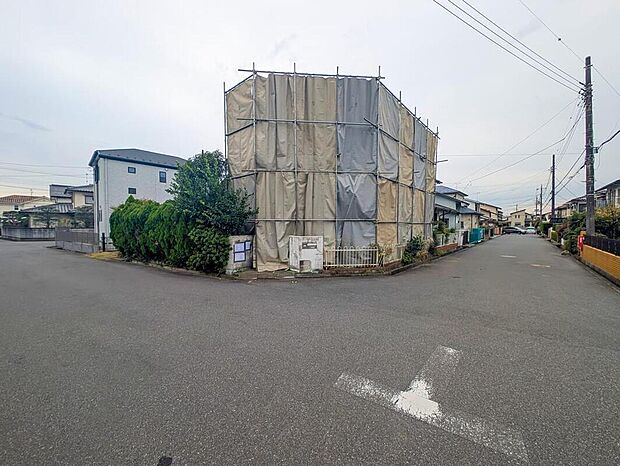 【前面道路含む現地写真】2026年2月完成予定！
平日・お仕事帰りなど、いつでもご案内致します！
お気軽にお問い合わせ下さい。