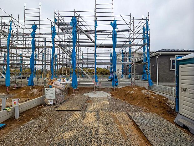 【現地外観写真】嬉しい仕様設備♪
水廻り集中設計、全洋室、WIC、SIC、リビング収納、南面ワイドバルコニー、南庭、駐車最大3台可能等！