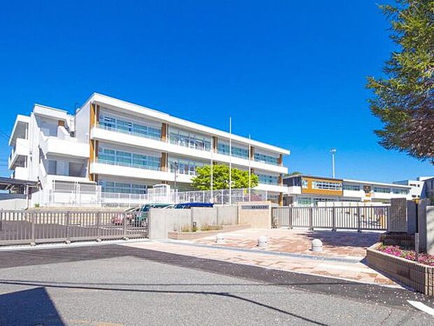 柏市立土小学校（約970m）