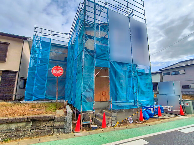 【現地外観写真】嬉しい仕様・設備がたくさん!
浴室乾燥機、水廻り集中設計、和洋室、WIC、パントリー、玄関ホール物入、庭、駐車2台可能(車種による)等!