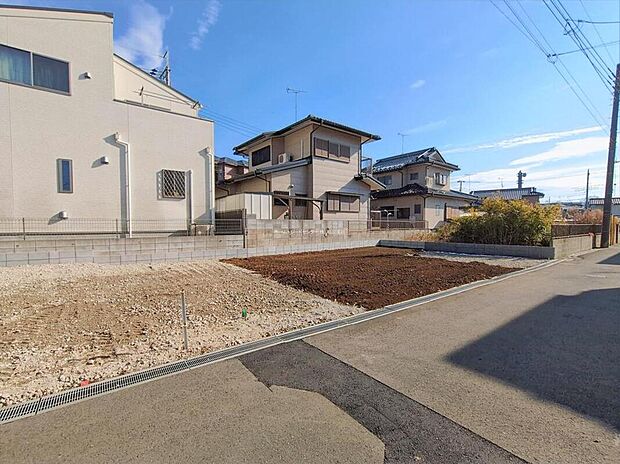 【前面道路含む現地写真】2026年4月完成予定!
平日・お仕事帰りなど、いつでもご案内致します!
お気軽にお問い合わせ下さい。