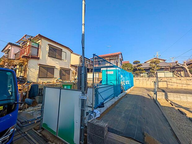 【現地外観写真】嬉しい仕様がたくさん!
浴室乾燥機、WIC、キッチン可動棚、南面バルコニー、宅配BOX、カースペース1台分等♪