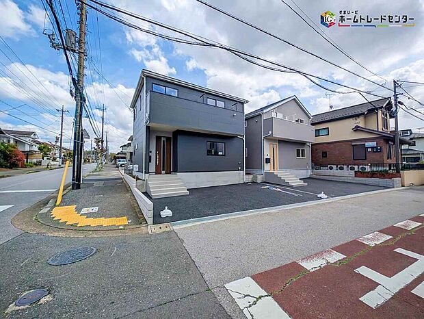 【前面道路を含む現地外観写真】2026年3月完成！
平日・お仕事帰りなど、いつでもご案内致します！
お気軽にお問い合わせ下さい♪