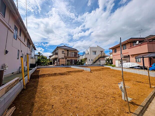 【現地外観写真】ワンランク上の分譲住宅 LIGARE-リガーレ-
ラテン語で「結ぶ」という意味をもつ、LIGARE。”人をつなぎ、家族を結ぶ”空間づくりをデザイナーが形にしました。シックで重厚感のあるデザイン住宅です