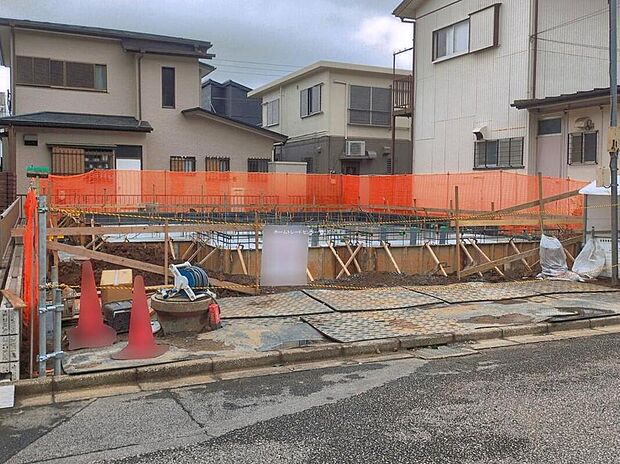 【現地外観写真】ハイスペックな設備仕様♪
食洗機、ガス衣類乾燥機、玄関吹抜け、全洋室、WIC×2、土間収納、リビング可動棚、ホール物入、ワイドバルコニー、庭、駐車2台可能等！