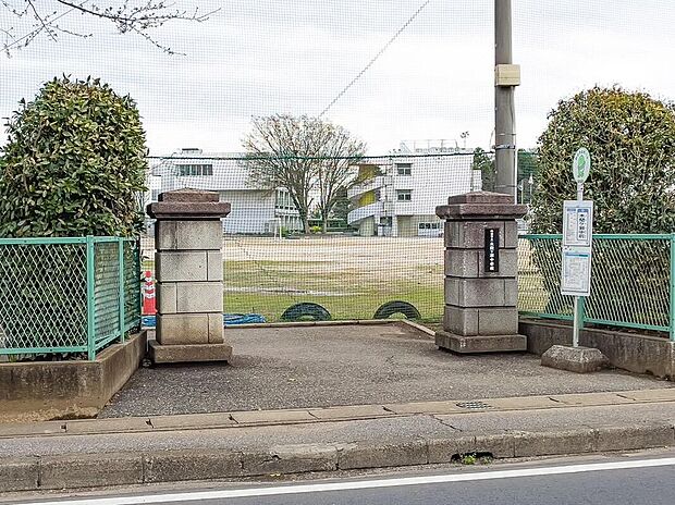 野田市立木間ケ瀬中学校(約2,400m)