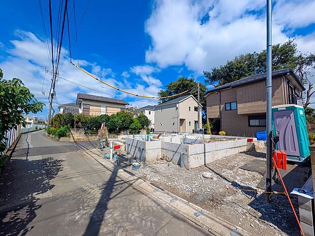【前面道路含む現地写真】2026年10月完成予定!平日・お仕事帰りなど、いつでもご案内致します!お気軽にお問い合わせ下さい。