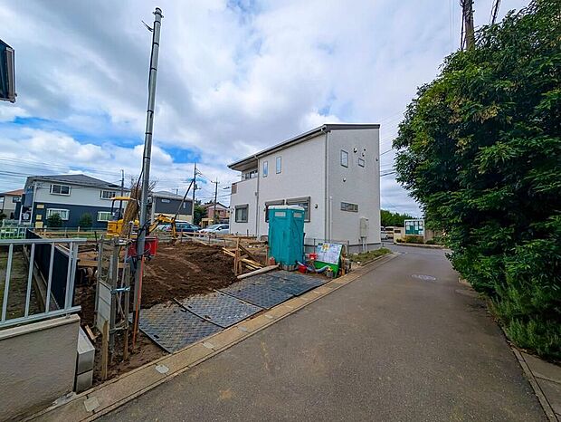 【前面道路含む現地写真】2026年11月完成予定！平日・お仕事帰りなど、いつでもご案内致します！お気軽にお問い合わせ下さい。