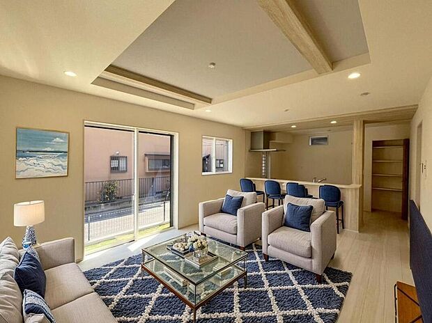 ◆リビングを温かく居心地の良い空間にしてくれる木目調の柔らかな風合い。休日はご家族みんなの癒しや憩いの場となってくれます♪※本家具はCGとなります