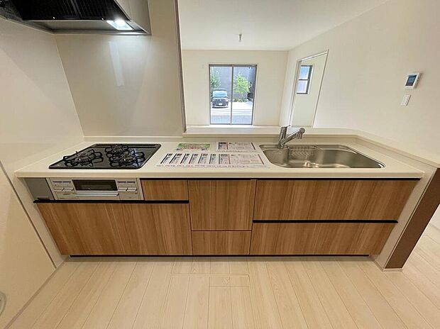 ◆人気の対面式キッチン。お食事の準備をしながらでもご家族とのコミュニケーションを楽しめます♪ぜひご見学の際にはキッチンに立ち、生活をイメージしてください。