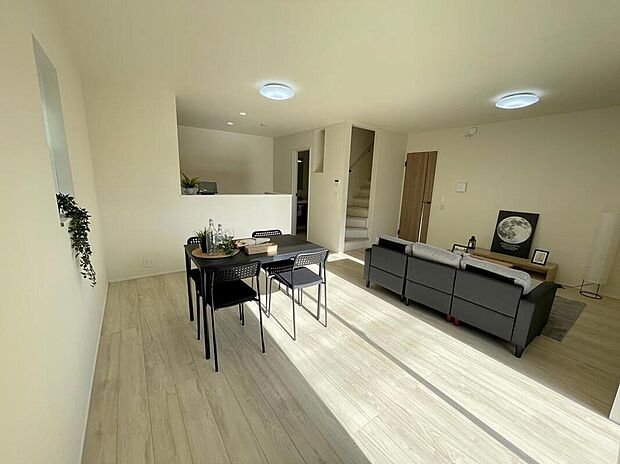 ◆大きな窓は遮音性に優れたペアガラスの窓となっています。リビングでたくさんはしゃいで遊んでも、お子様の声を気にしなくて大丈夫です♪