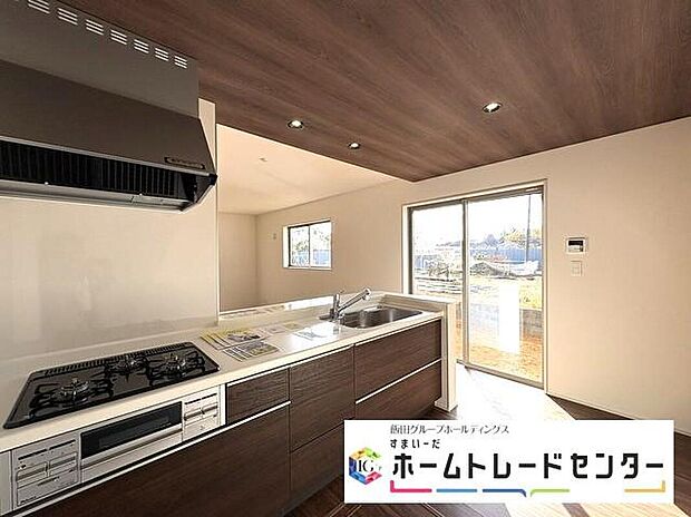 ◆人気の対面式キッチン。お食事の準備をしながらでもご家族とのコミュニケーションを楽しめます♪ぜひご見学の際にはキッチンに立ち、生活をイメージしてください。