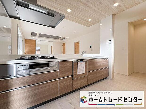 ◆人気の対面式キッチン。お食事の準備をしながらでもご家族とのコミュニケーションを楽しめます♪ぜひご見学の際にはキッチンに立ち、生活をイメージしてください。