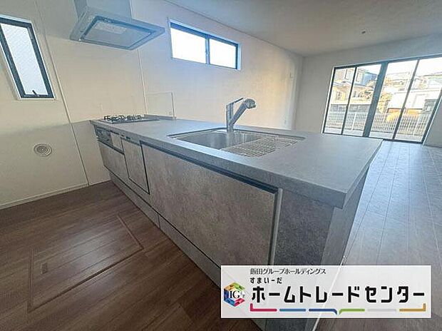 ◆人気の対面式キッチン。お食事の準備をしながらでもご家族とのコミュニケーションを楽しめます♪ぜひご見学の際にはキッチンに立ち、生活をイメージしてください。