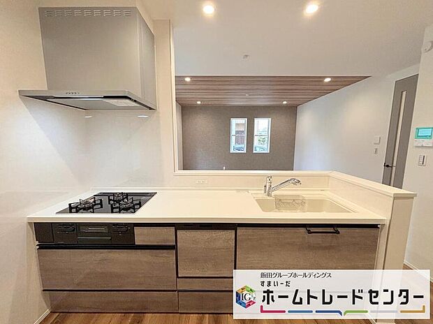 ◆人気の対面式キッチン。お食事の準備をしながらでもご家族とのコミュニケーションを楽しめます♪ぜひご見学の際にはキッチンに立ち、生活をイメージしてください。