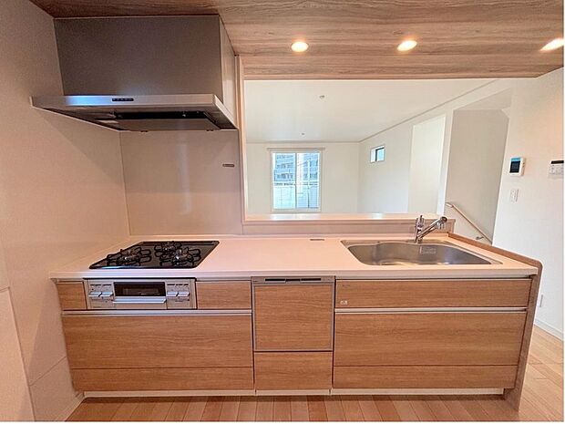 ◆人気の対面式キッチン。お食事の準備をしながらでもご家族とのコミュニケーションを楽しめます♪ぜひご見学の際にはキッチンに立ち、生活をイメージしてください。