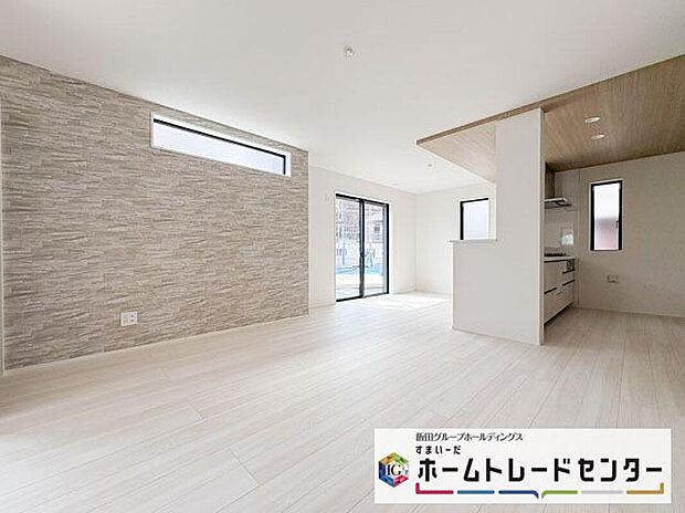 ◆リビングを温かく居心地の良い空間にしてくれる木目調の柔らかな風合い。休日はご家族みんなの癒しや憩いの場となってくれます♪