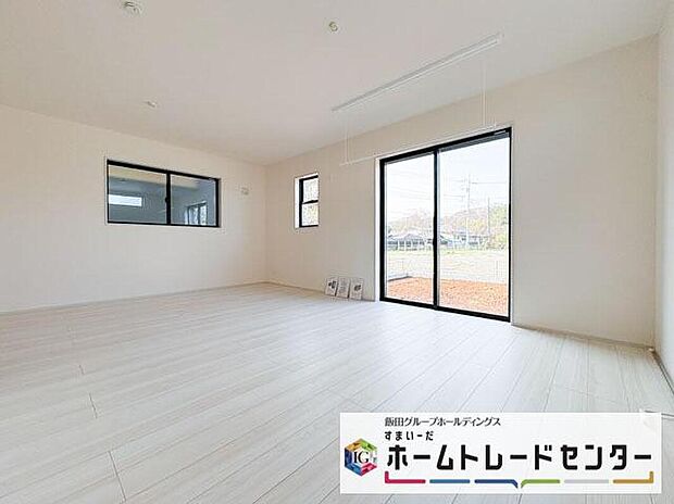 ◆大きな窓は遮音性に優れたペアガラスの窓となっています。リビングでたくさんはしゃいで遊んでも、お子様の声を気にしなくて大丈夫です♪