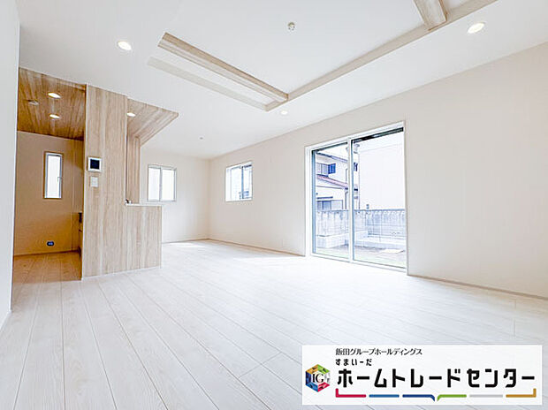 ◆大きな窓は遮音性に優れたペアガラスの窓となっています。リビングでたくさんはしゃいで遊んでも、お子様の声を気にしなくて大丈夫です♪