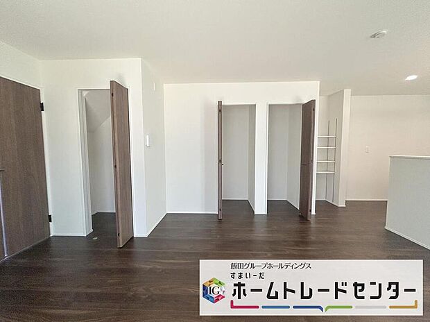 ◆リビングを温かく居心地の良い空間にしてくれる木目調の柔らかな風合い。休日はご家族みんなの癒しや憩いの場となってくれます♪
