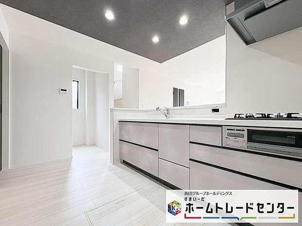 ◆人気の対面式キッチン。お食事の準備をしながらでもご家族とのコミュニケーションを楽しめます♪ぜひご見学の際にはキッチンに立ち、生活をイメージしてください。