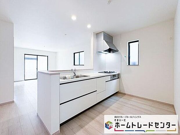 ◆大きな窓は遮音性に優れたペアガラスの窓となっています。リビングでたくさんはしゃいで遊んでも、お子様の声を気にしなくて大丈夫です♪