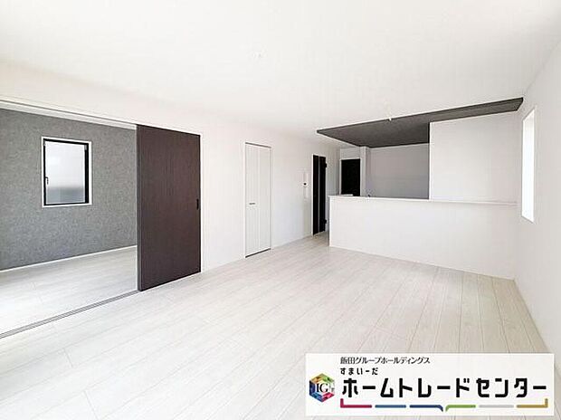 ◆大きな窓は遮音性に優れたペアガラスの窓となっています。リビングでたくさんはしゃいで遊んでも、お子様の声を気にしなくて大丈夫です♪