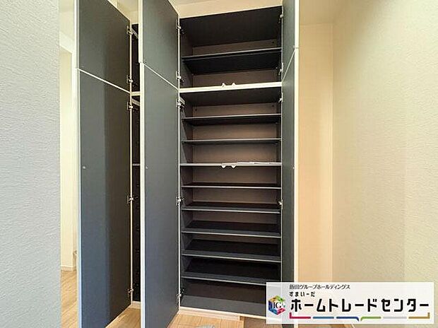 ◆お家で出会う人々を迎える玄関だからこそ、広々清潔感あふれる空間にしたいものです。採光・通風にも配慮された設計で毎日明るい空間をキープします♪