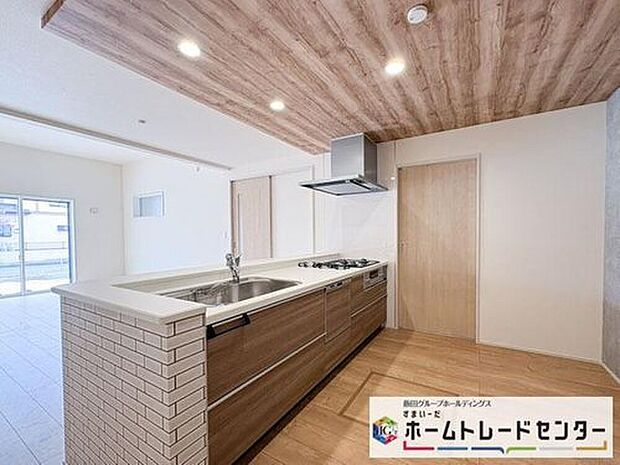 ◆大きな窓は遮音性に優れたペアガラスの窓となっています。リビングでたくさんはしゃいで遊んでも、お子様の声を気にしなくて大丈夫です♪