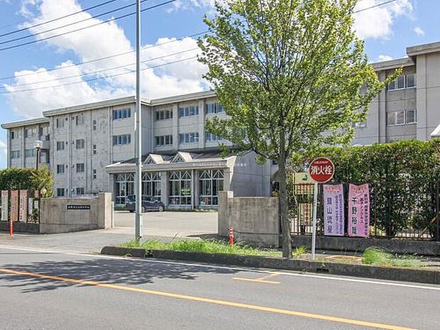 白岡市立白岡中学校（約1,100m）