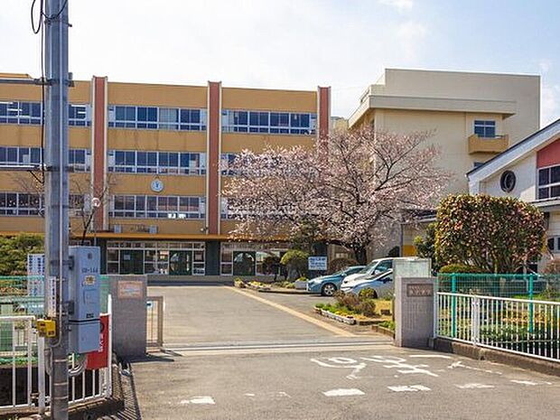 北本市立西小学校（約800m）