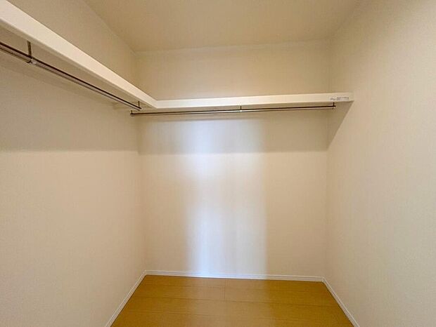 【リビング以外の居室】◆2階の各居室にはそれぞれ収納を完備！しっかりとした容量のスペースを確保しているので、お部屋は美しい空間を保てますね♪