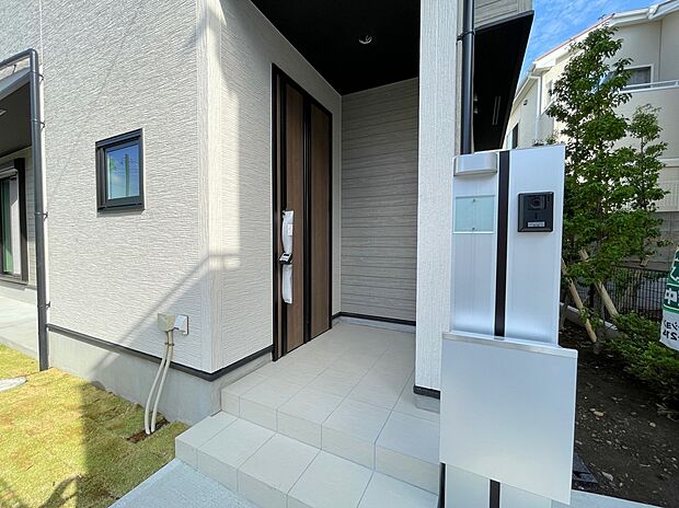 【現地外観写真】◆資料送付・ご見学即対応！建物完成しておりますので、室内ご内覧いただけます♪ご不明点等、スタッフがしっかりと説明させていただきますので、安心して現地をご覧ください♪