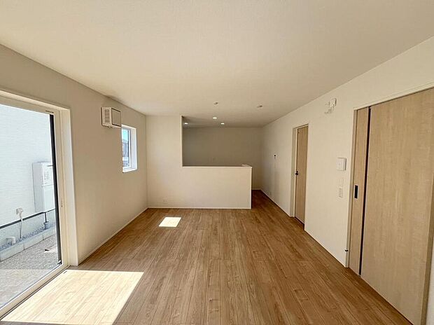 【リビング】◆LDKはご家族みんなが揃う大切な空間です♪テーブルやソファ、カーテン選び、レイアウトを考えるのも楽しいですね♪笑顔溢れる楽しい暮らしをイメージしながらご見学ください♪