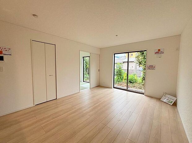 【リビング】◆LDKはご家族みんなが揃う大切な空間です♪テーブルやソファ、カーテン選び、レイアウトを考えるのも楽しいですね♪笑顔溢れる楽しい暮らしをイメージしながらご見学ください♪