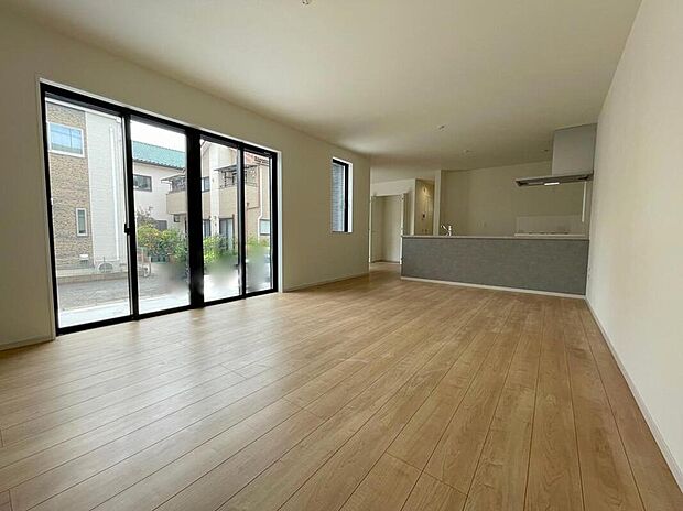 【リビング】◆LDKはご家族みんなが揃う大切な空間です♪テーブルやソファ、カーテン選び、レイアウトを考えるのも楽しいですね♪笑顔溢れる楽しい暮らしをイメージしながらご見学ください♪