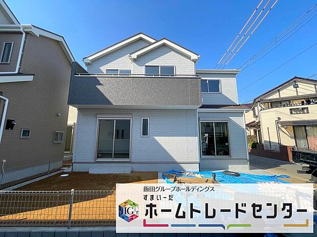 【前面道路含む現地写真】◆平日・お仕事帰りなど、いつでもご案内させていただきます！デザイン・目に見える設備面も大切ですが、耐震構造で地震に強い家の為、次代へ繋ぐ強固な住宅です。