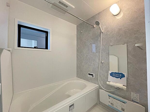 【浴室】◆毎日の疲れを癒す浴室は1坪タイプです。足を伸ばしてゆっくりとくつろげます。浴室暖房乾燥機も標準装備です♪