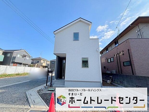 【玄関】◆TVモニター付きインターホンはカラーモニターで来訪者もひとめで分かります♪留守の間の来訪者が確認できる嬉しい録画機能付き！お子様が一人で留守番の間も安心です。

