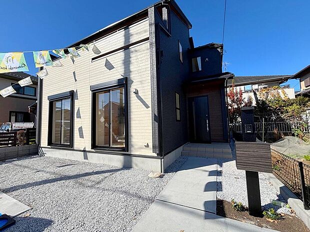 【玄関】◆TVモニター付きインターホンはカラーモニターで来訪者もひとめで分かります♪留守の間の来訪者が確認できる嬉しい録画機能付き！お子様が一人で留守番の間も安心です。