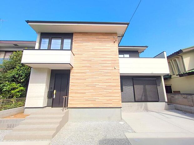 【現地外観写真】◆資料送付・ご見学即対応!建物完成しておりますので、室内ご内覧いただけます♪ご不明点等、スタッフがしっかりと説明させていただきますので、安心して現地をご覧ください♪