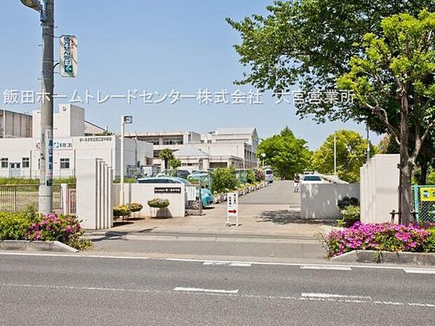 さいたま市立第二東中学校(約700m)