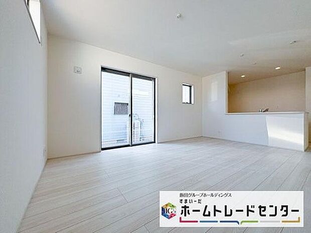 【リビング】◆LDKはご家族みんなが揃う大切な空間です♪テーブルやソファ、カーテン選び、レイアウトを考えるのも楽しいですね♪笑顔溢れる楽しい暮らしをイメージしながらご見学ください♪