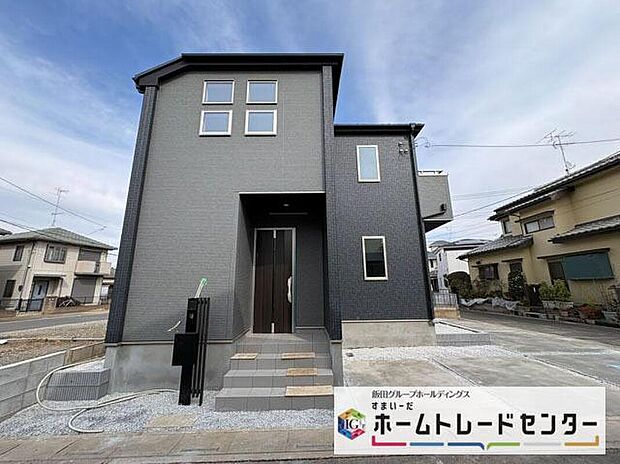 【玄関】◆TVモニター付きインターホンはカラーモニターで来訪者もひとめで分かります♪留守の間の来訪者が確認できる嬉しい録画機能付き!お子様が一人で留守番の間も安心です。