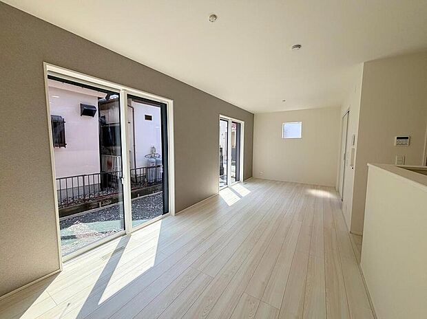 【リビング】◆LDKはご家族みんなが揃う大切な空間です♪テーブルやソファ、カーテン選び、レイアウトを考えるのも楽しいですね♪笑顔溢れる楽しい暮らしをイメージしながらご見学ください♪