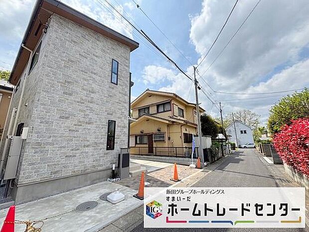 【前面道路含む現地写真】◆平日・お仕事帰りなど、いつでもご案内させていただきます！デザイン・目に見える設備面も大切ですが、耐震構造で地震に強い家の為、次代へ繋ぐ強固な住宅です。