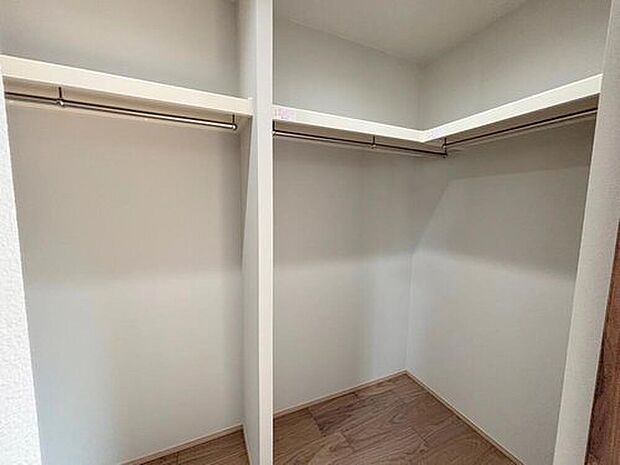 【収納】各居室にはそれぞれ収納を完備！しっかりとした容量のスペースを確保しているので、お部屋は美しい空間を保てますね♪