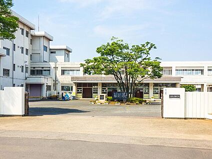 久喜市立菖蒲中学校 2000ｍ(徒歩25分)